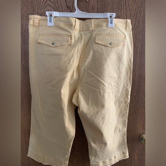 Venezia Light Yellow Capri Jeans - Picture 8 of 8